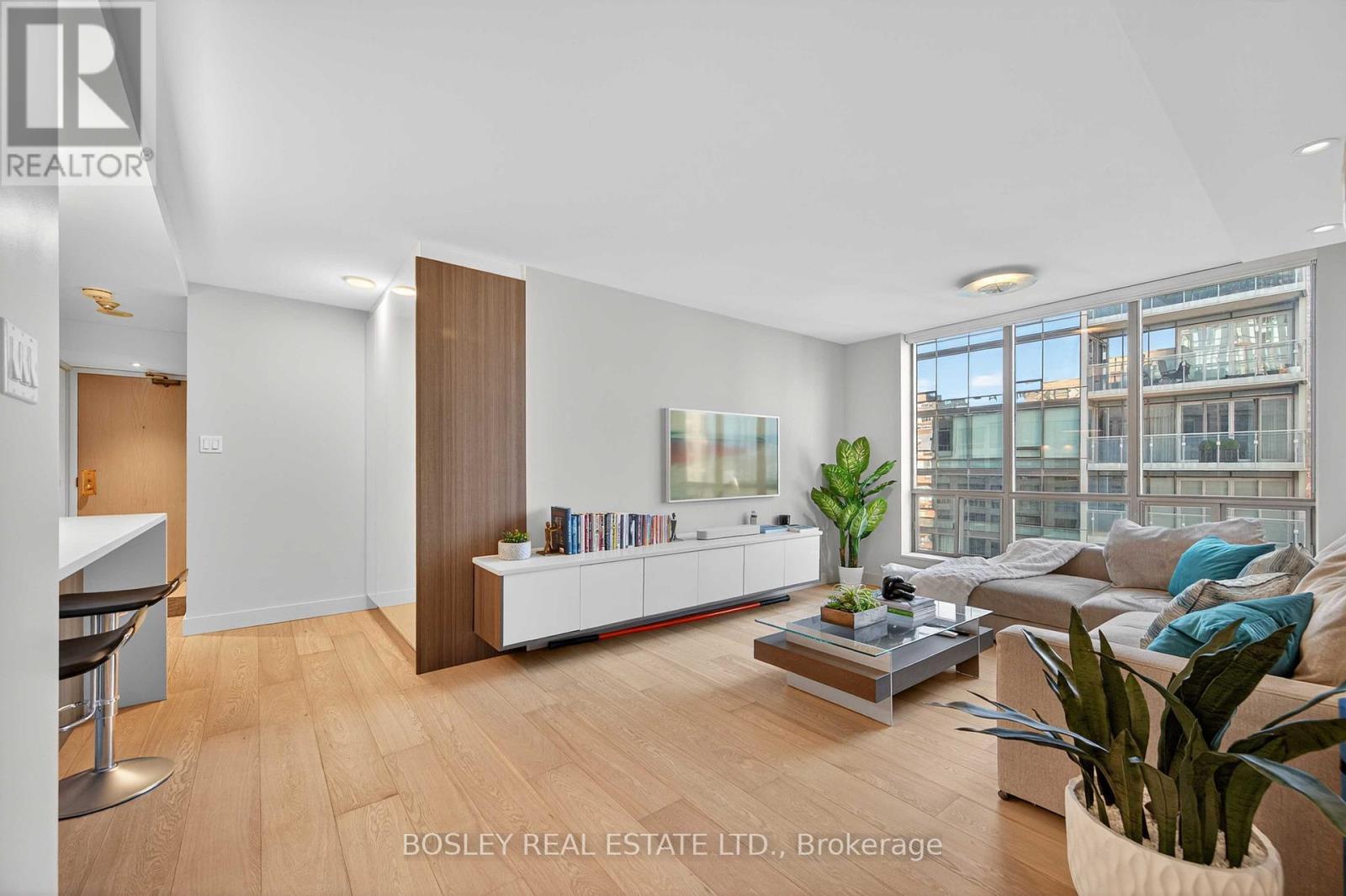 1502 40 Scollard St, Toronto, ON M5R 3S1