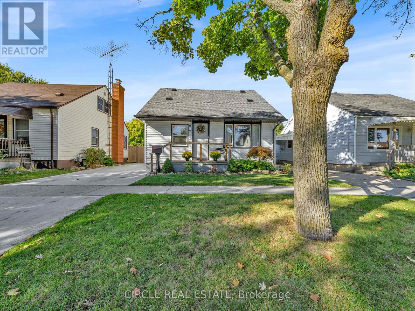 2243 Elsmere Ave, Windsor, ON N8W 2C7