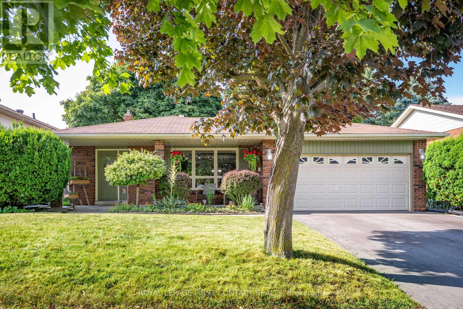 10 Grand Pl, Barrie, ON L4N 4Y3