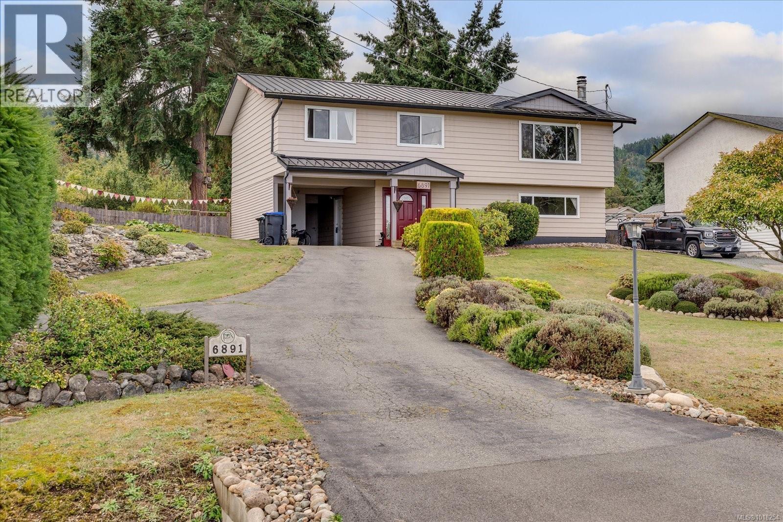 6891 Harwood Dr, Lantzville, BC V0R 2H0