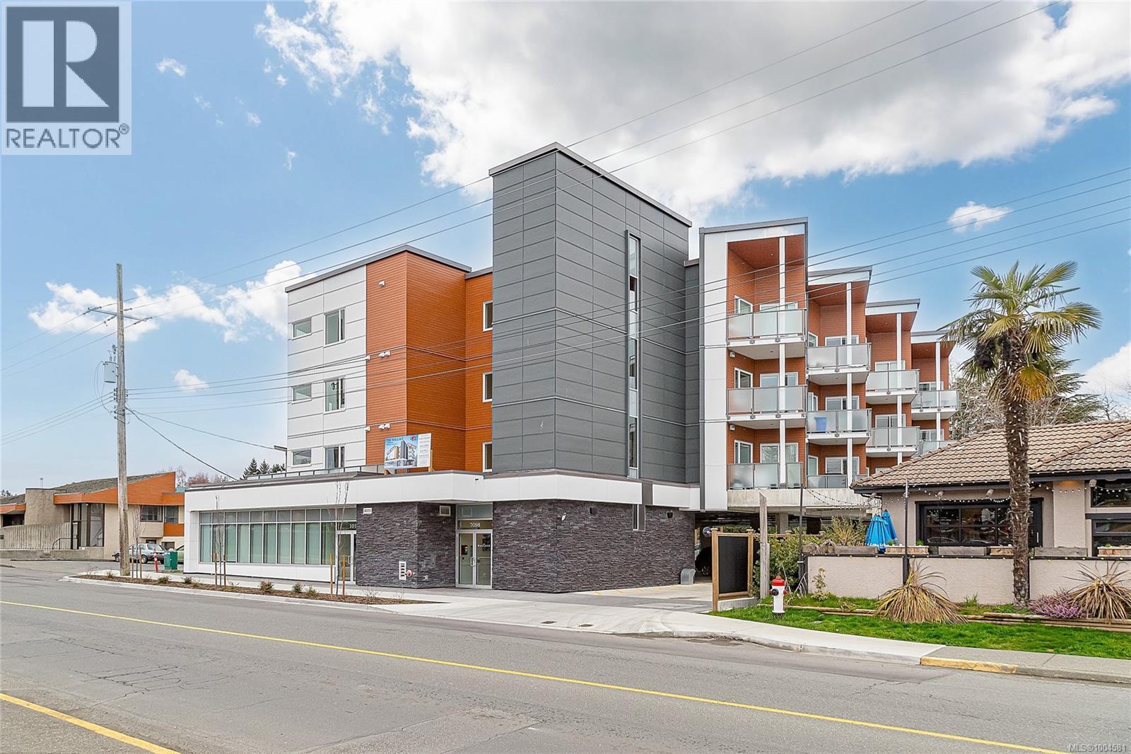 7098 Wallace Dr Unit 402 Dr, Central Saanich, BC V8M 1G9