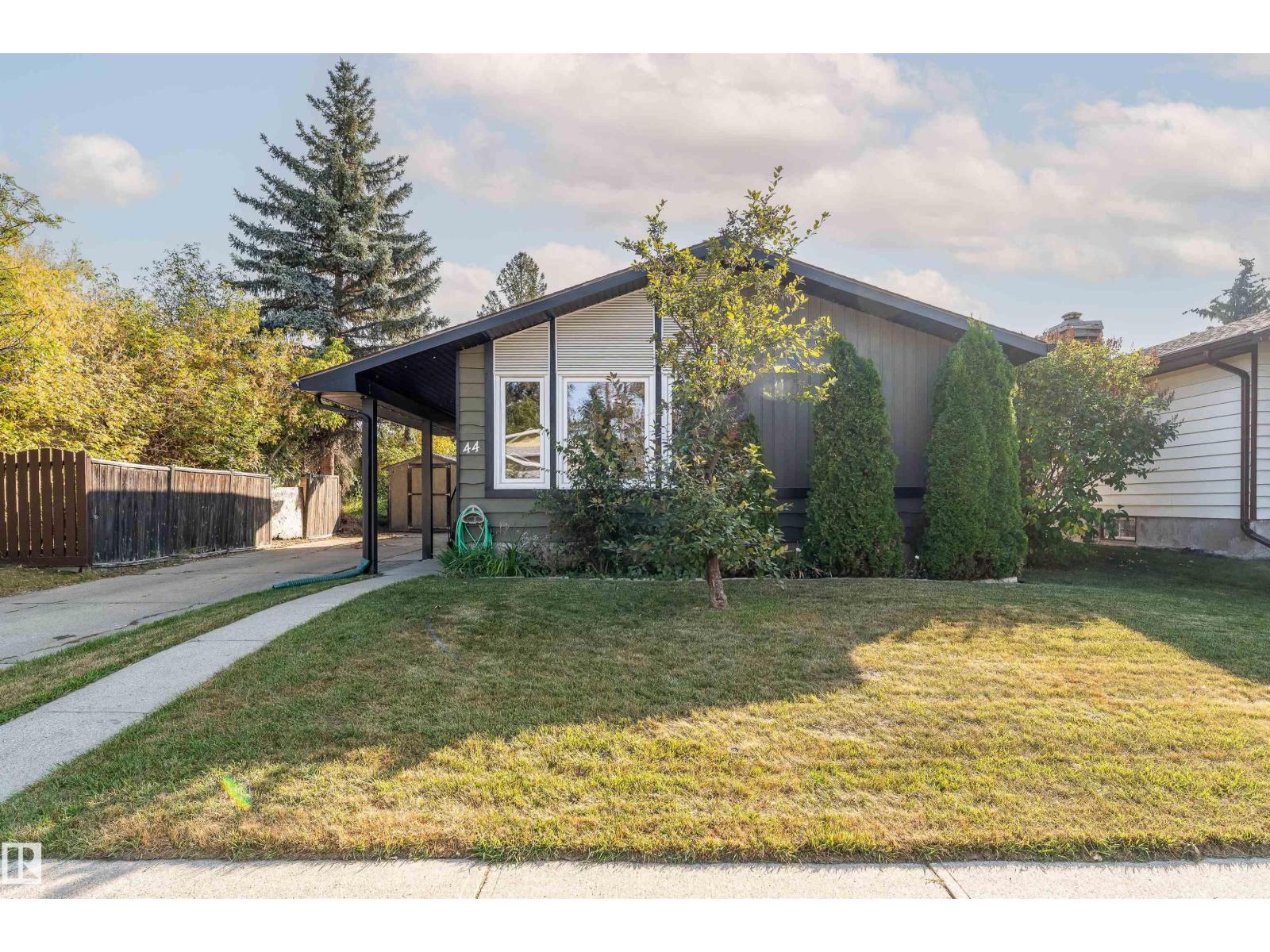 44 Mcnabb Cr, Stony Plain, AB T7Z 1G9