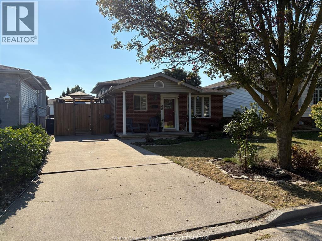 1681 Blairwood Cres, Windsor, ON N8W 5N9