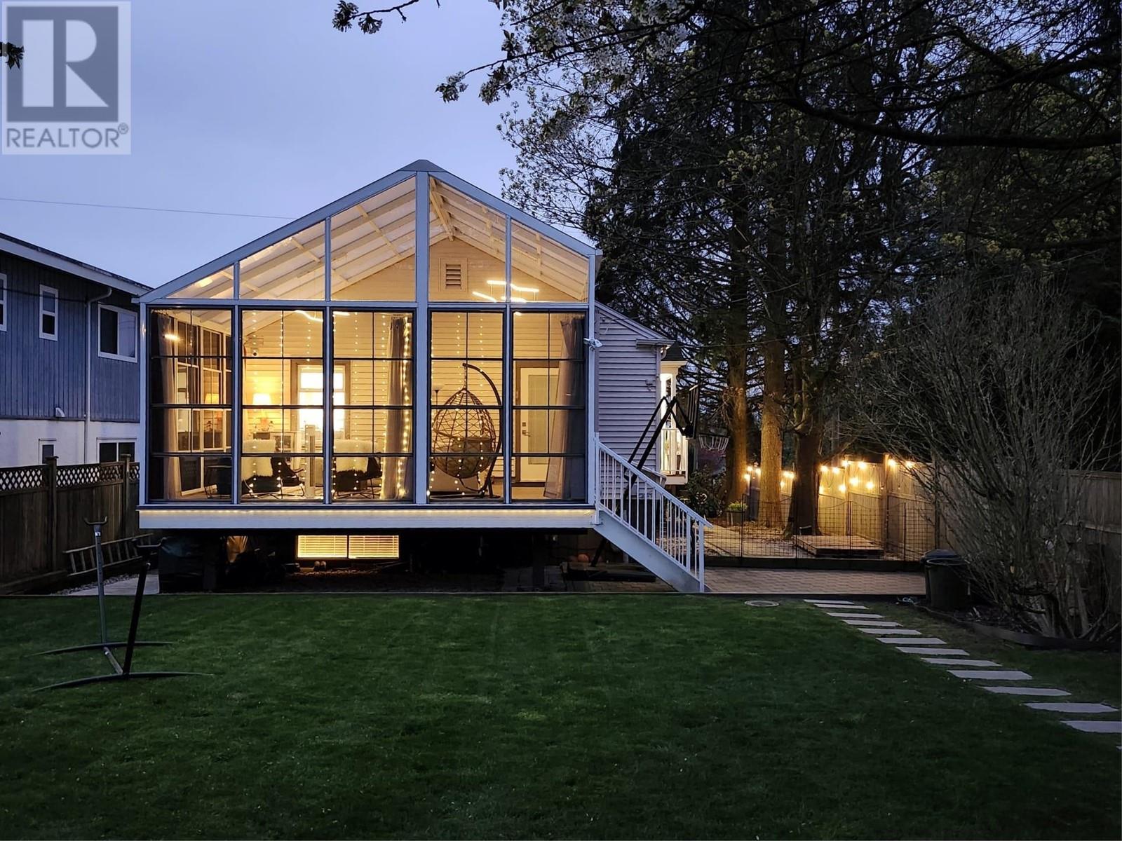 344 W 23rd St, North Vancouver, BC V7M 2B5