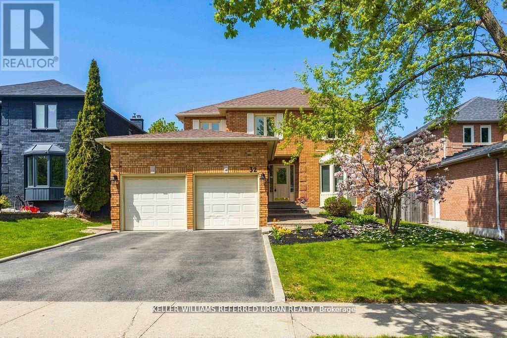 32 Nelson Cir, Newmarket, ON L3X 1R1