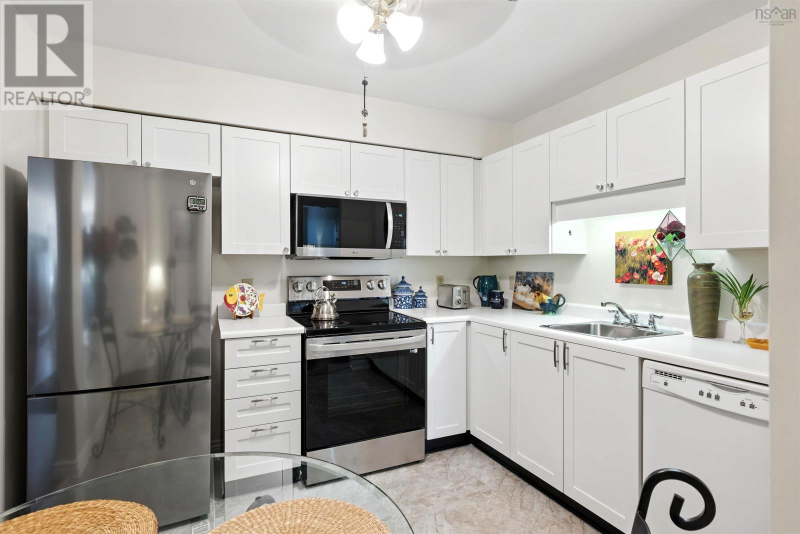 83 Kearney Lake Road Unit 208, Halifax, NS B3M 4E6