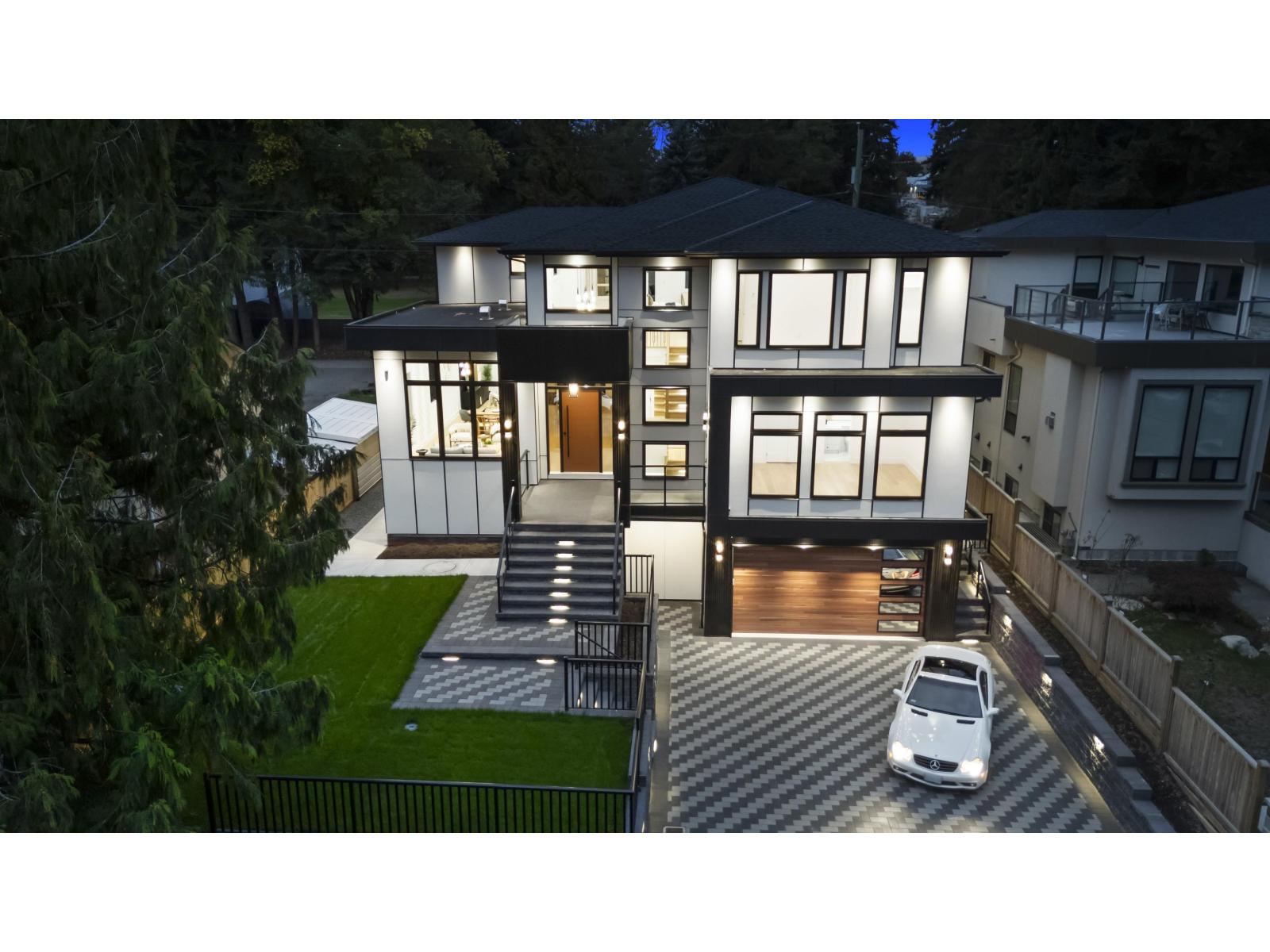 27 Avenue Unit 15420 #a, Surrey, BC V4P 1E9
