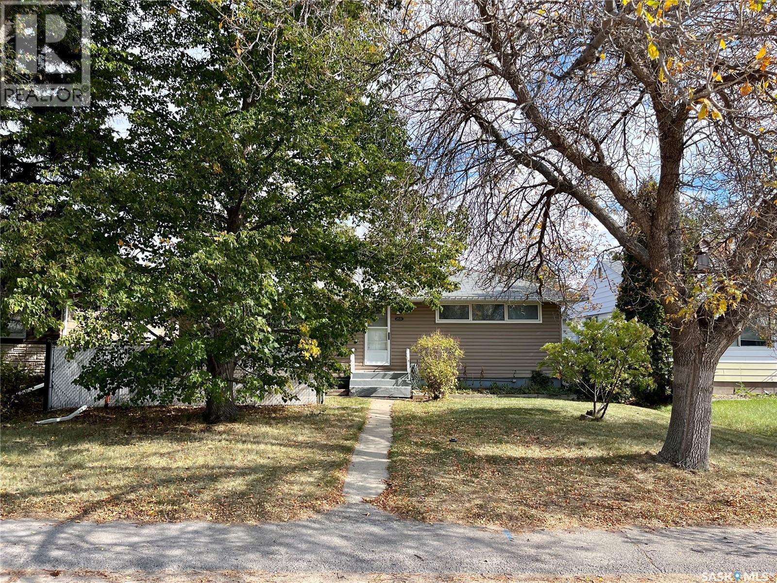 2535 Rothwell St, Regina, SK S4N 2C9