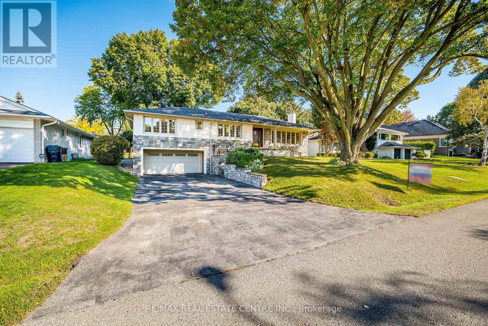 16 Aylesbury Rd, Toronto Princess-rosethorn, ON M9A 2M5