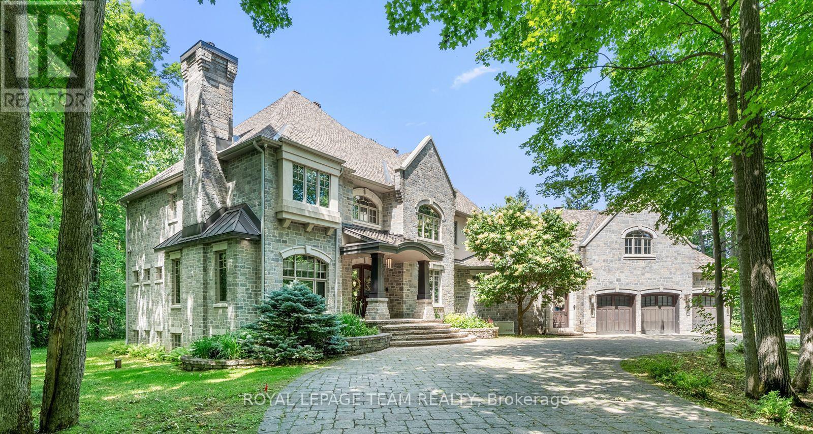 33 Marchbrook Cir, Ottawa, ON K2W 1A1
