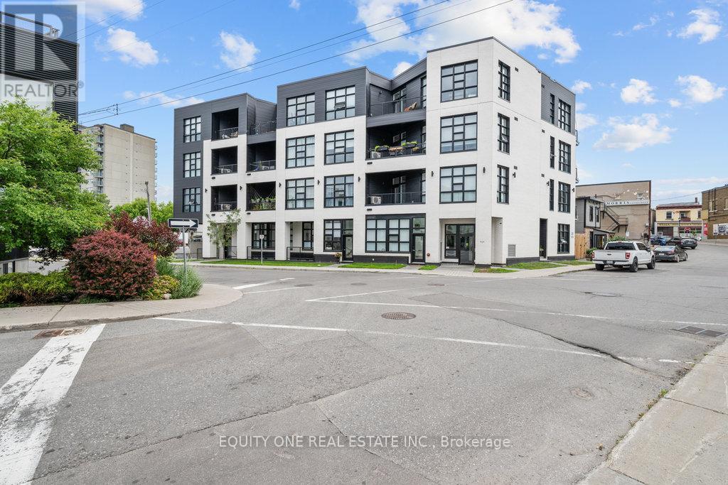 105 101 Pinhey St, Ottawa, ON K1Y 1T7