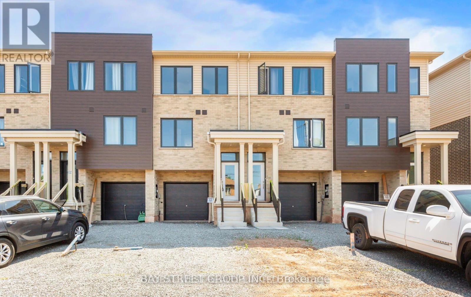 8 16 Reid Ave, Hamilton Mcquesten, ON L8H 0B5