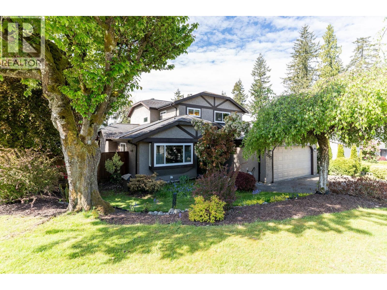 1502 Fernwood Pl, Port Moody, BC V3H 4A6