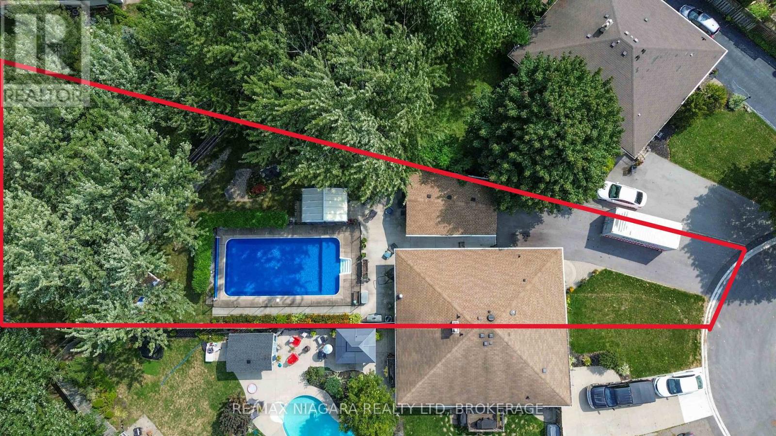 8 Huntingwood Gate, St. Catharines Lakeport, ON L2N 4J9