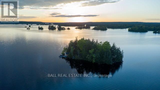 9 Island 4, Selwyn, ON K0L 2H0
