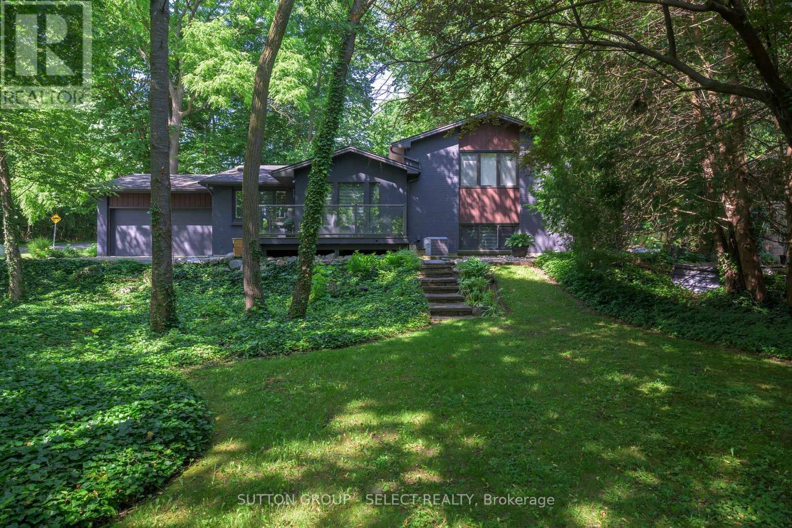 1625 Hillside Dr, London, ON N6G 2R1