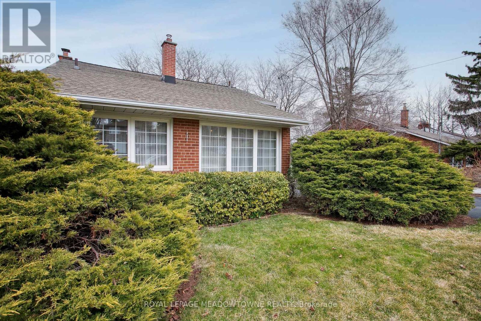 123 Vista Dr W, Mississauga, ON L5M 1W2