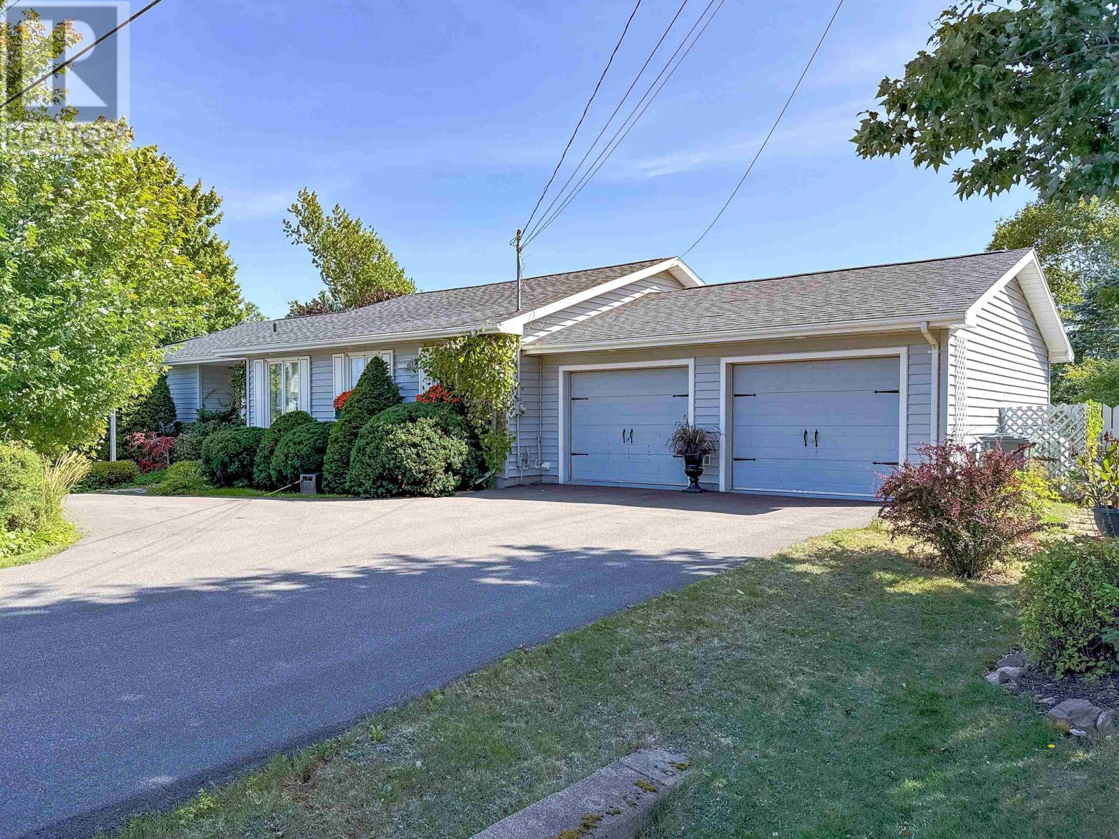 12 Westhill Dr, Charlottetown, PE C1E 1N8