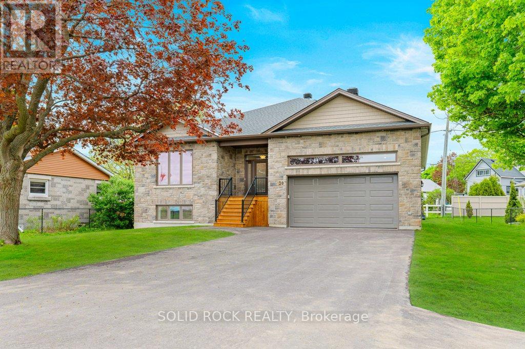 30 Lakeview Dr, South Dundas, ON K0E 1K0
