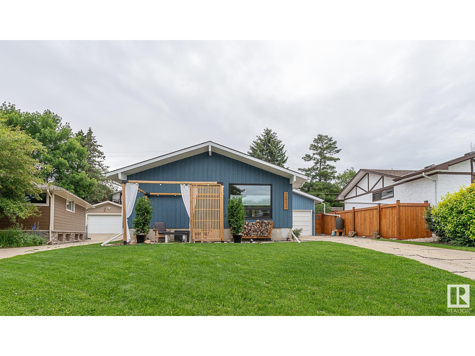 42 Av Nw Unit 12211 #a, Edmonton, AB T6J 0X5