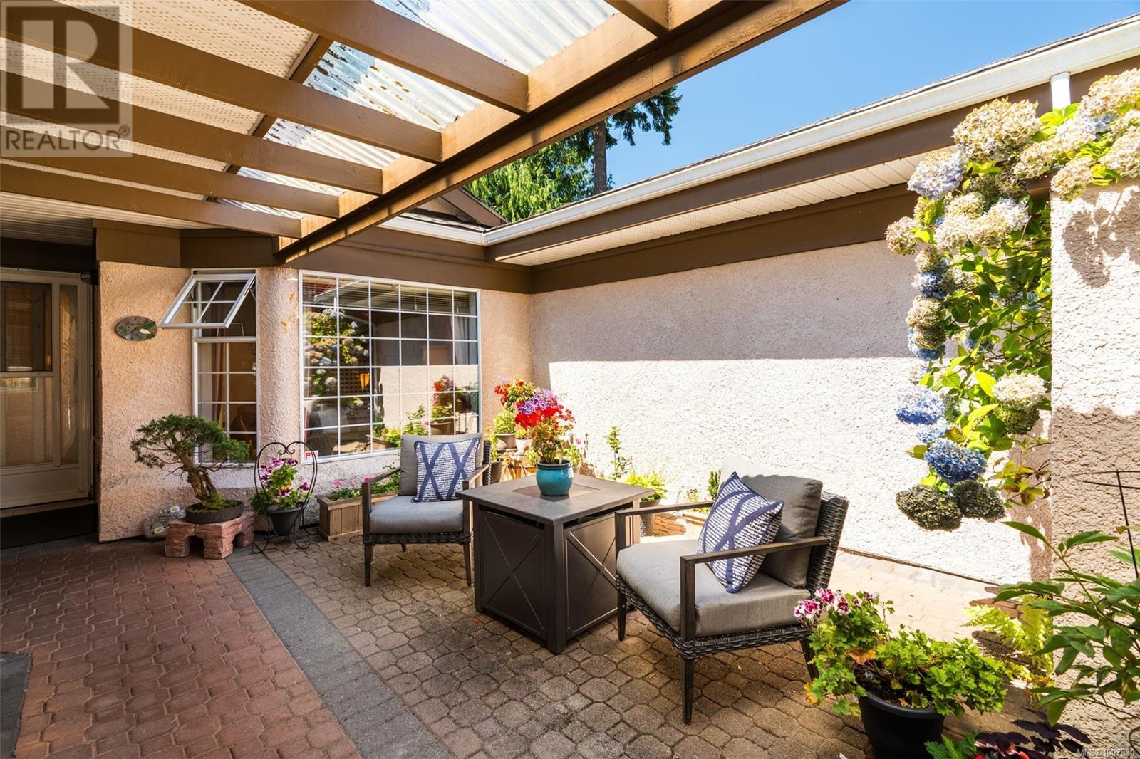 901 Kentwood Lane Unit 48, Saanich, BC V8Y 2Y9