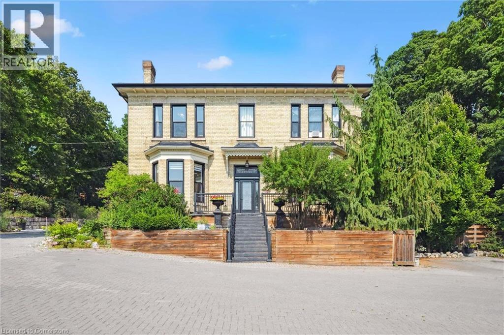 83 King St, Guelph, ON N1E 4P5