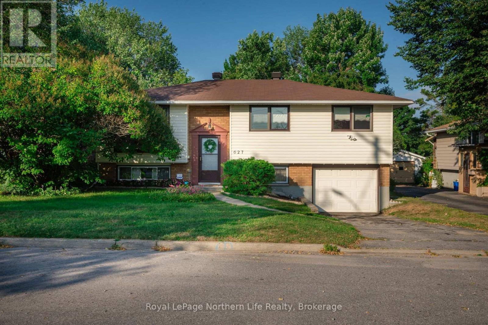 627 Hardy St, North Bay, ON P1B 8S2