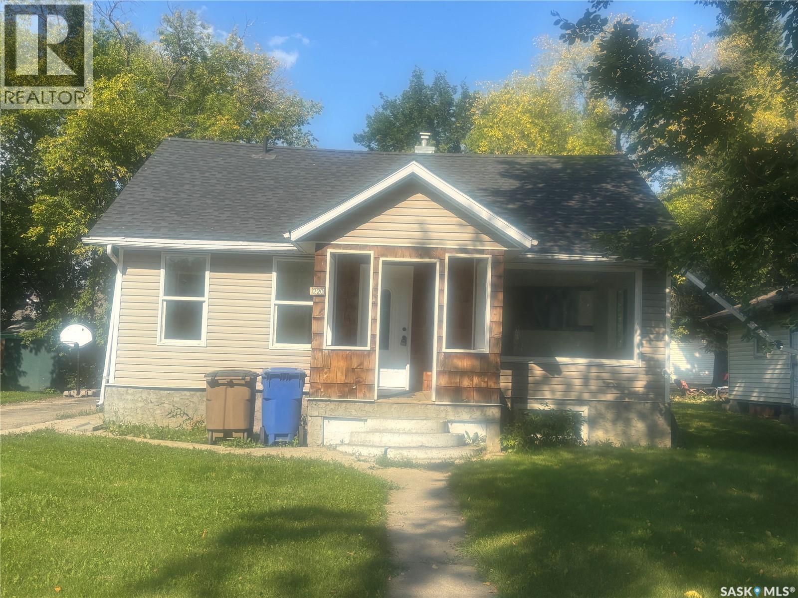 220 Stovel Ave E, Melfort, SK S0E 1A0