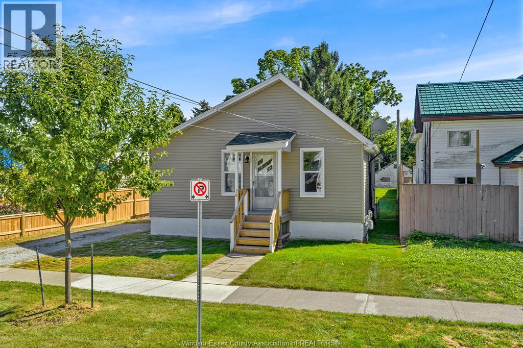 78 Setterington St, Leamington, ON N8H 1T6