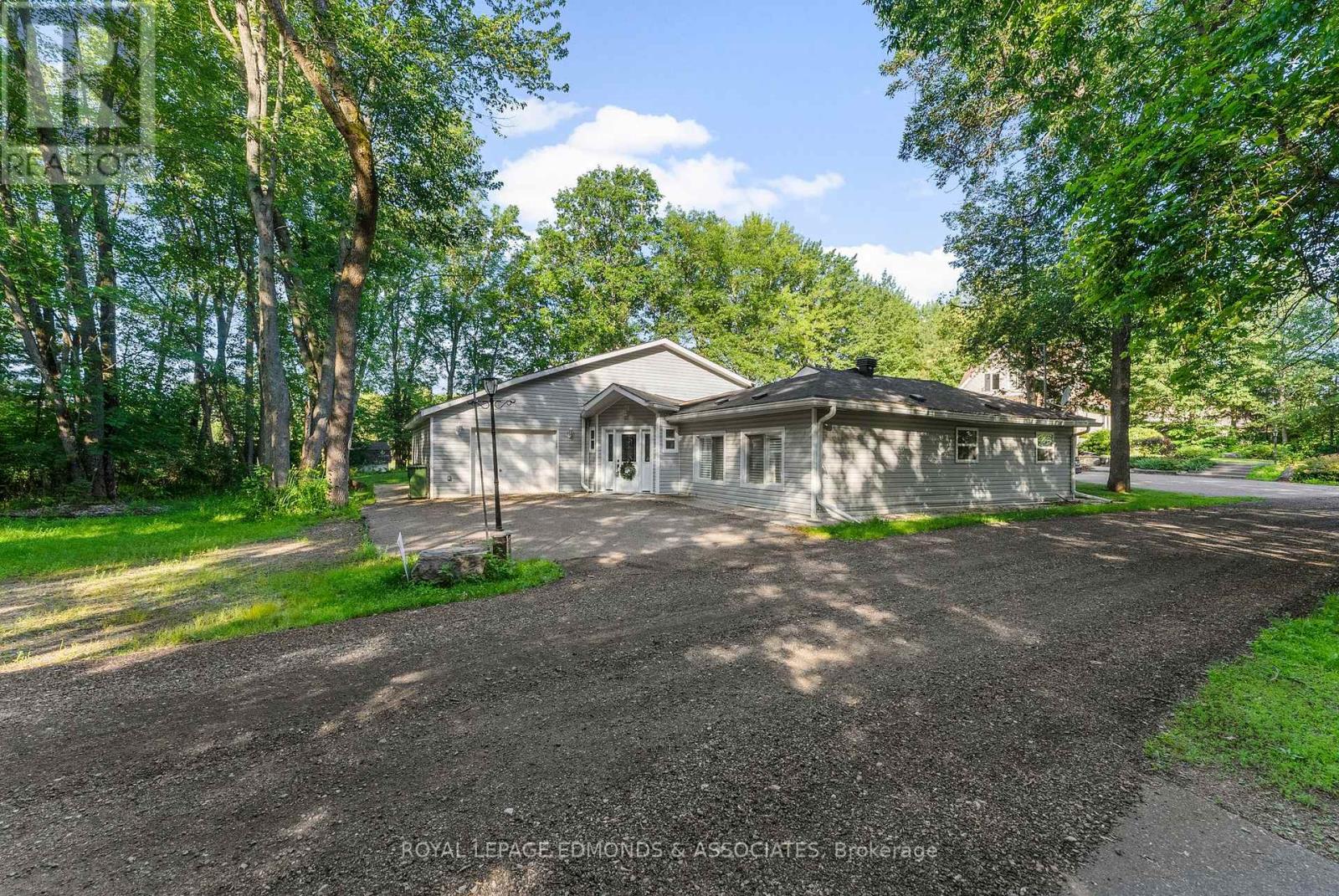 731 Francie Ln, Laurentian Valley, ON K8A 6W2