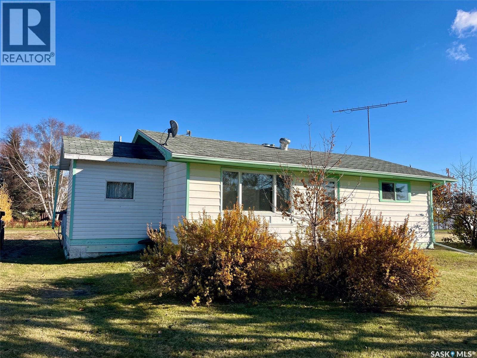 113 1 Street West, Smeaton, SK S0J 2J0