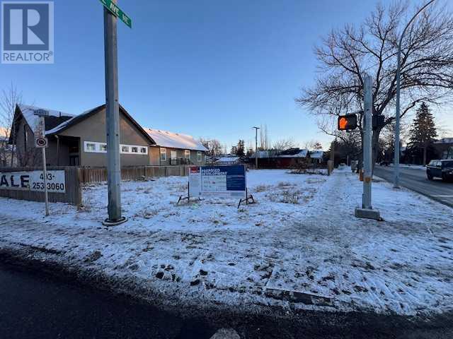 1302 Edmonton Trl NE, Calgary, AB T2E 3K7