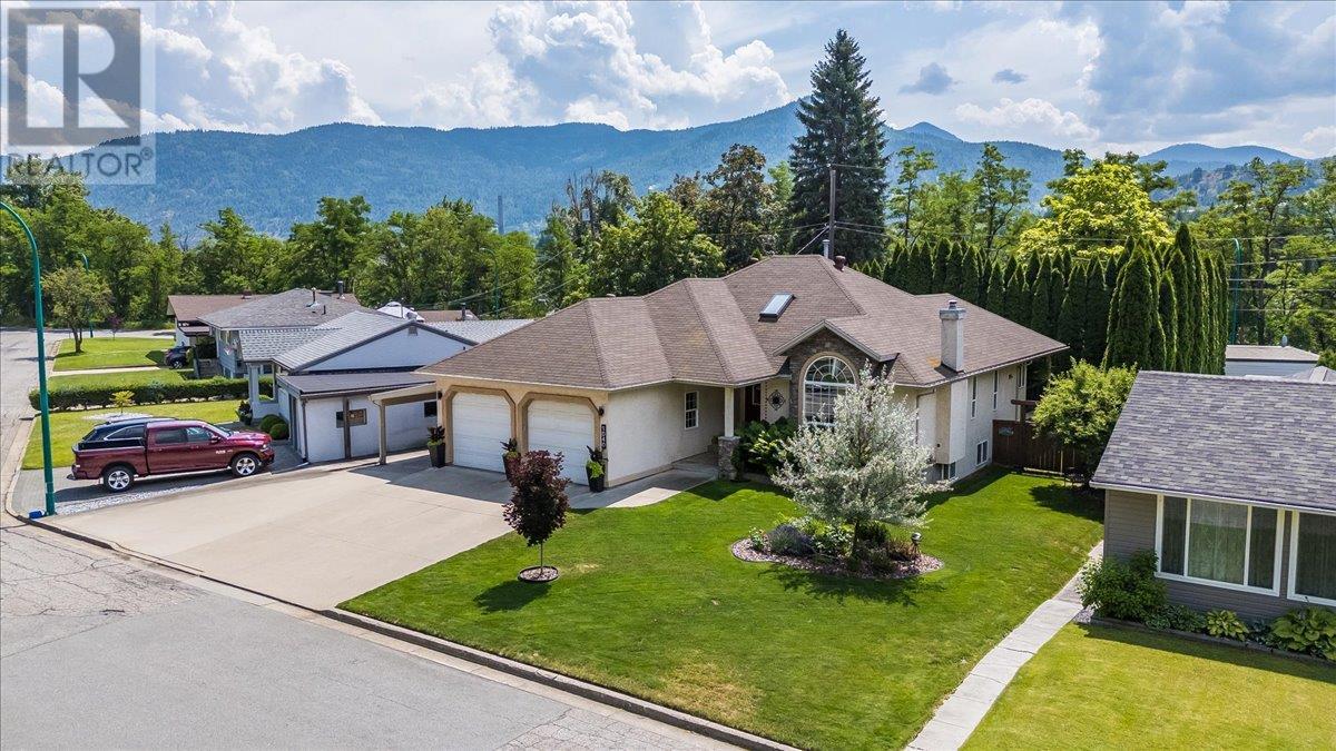 1040 Regan Cres, Trail, BC V1R 1C4