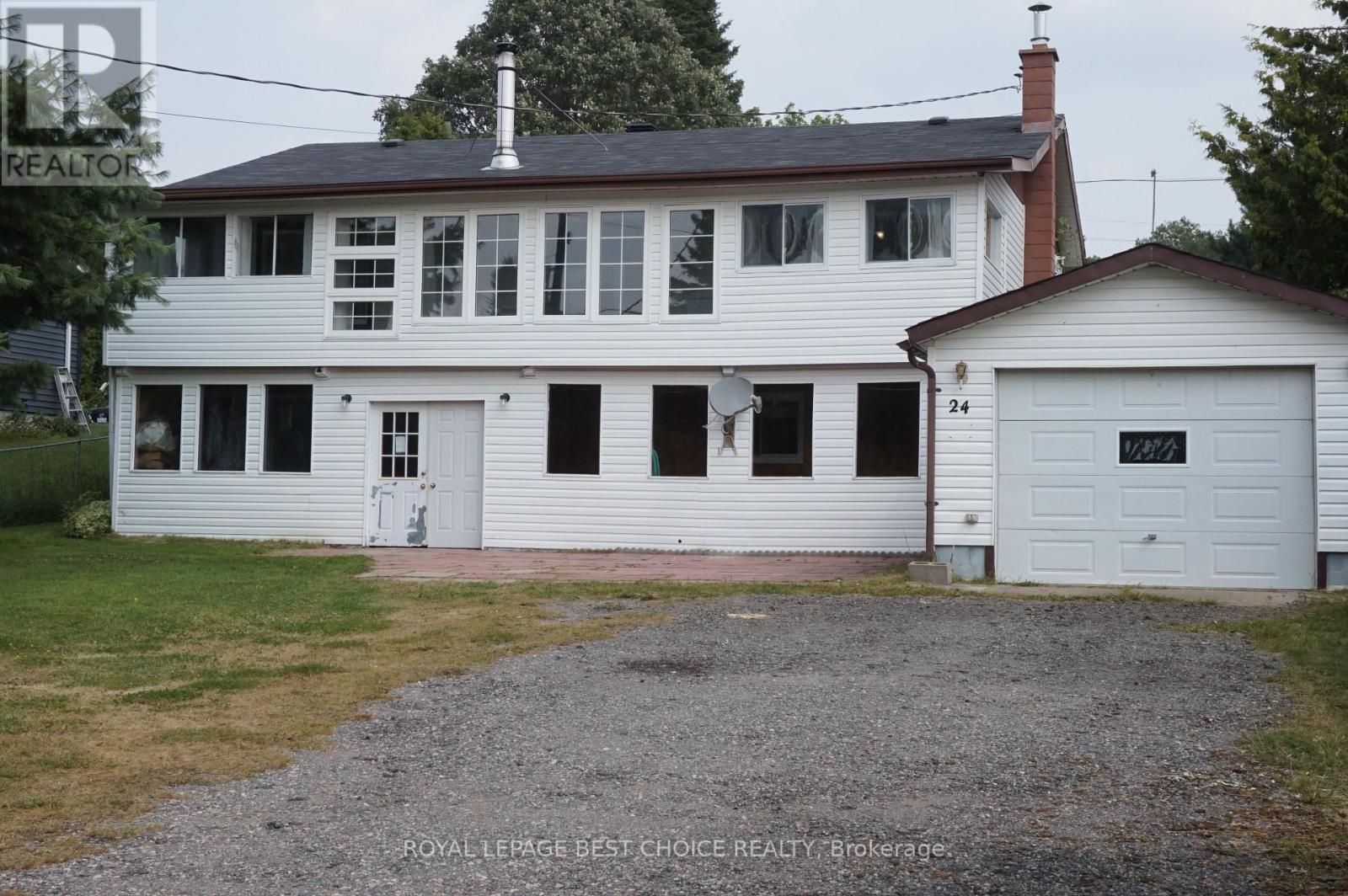 24 King St, Latchford, ON P0J 1N0