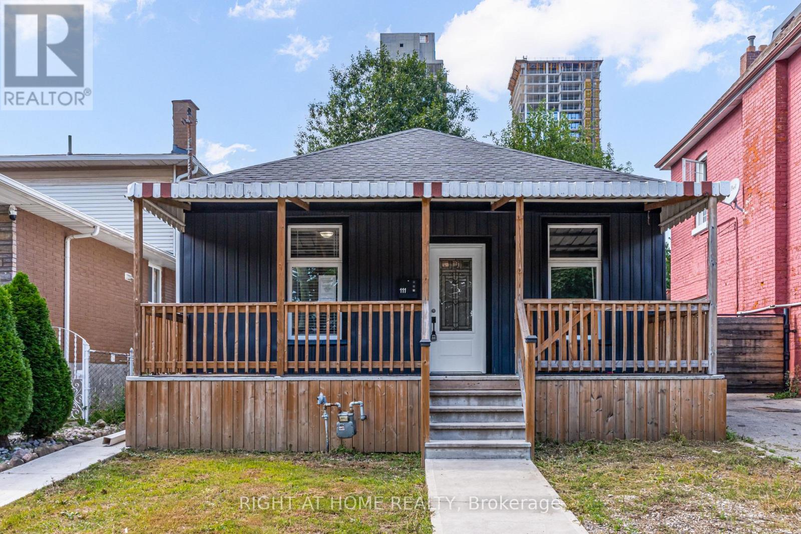 111 Mary St, Hamilton, ON L8R 1K4