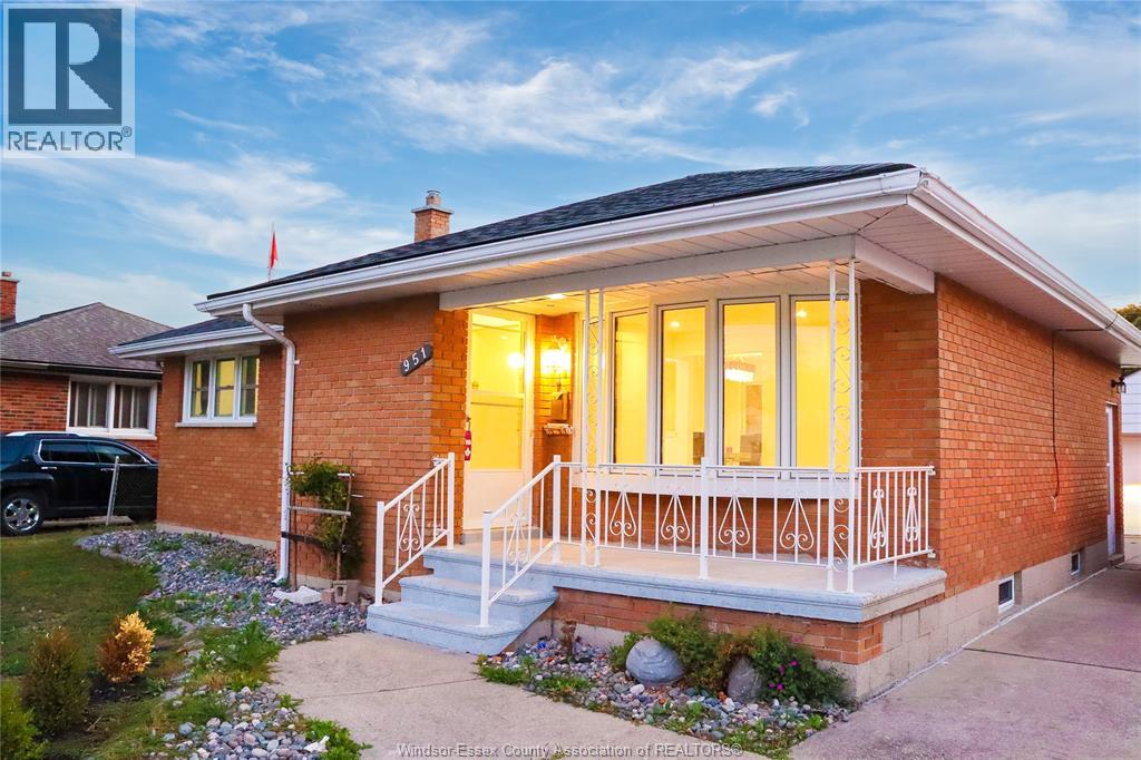951 Riverdale, Windsor, ON N8S 4C4