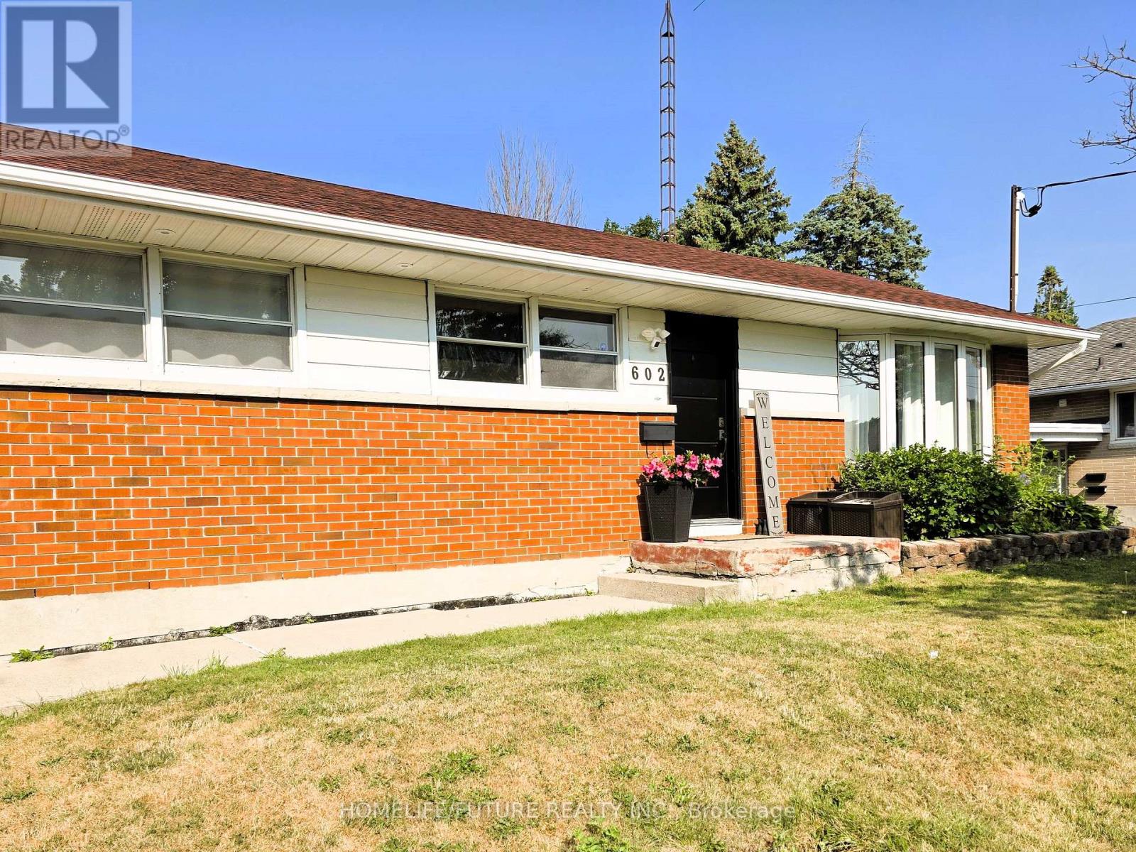 602 Finucane St, Oshawa, ON L1J 5L6