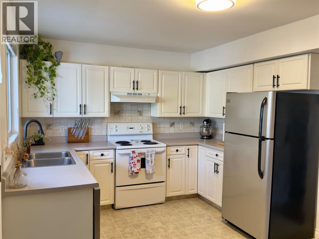 552 Regal Park NE, Calgary, AB T2E 0S6
