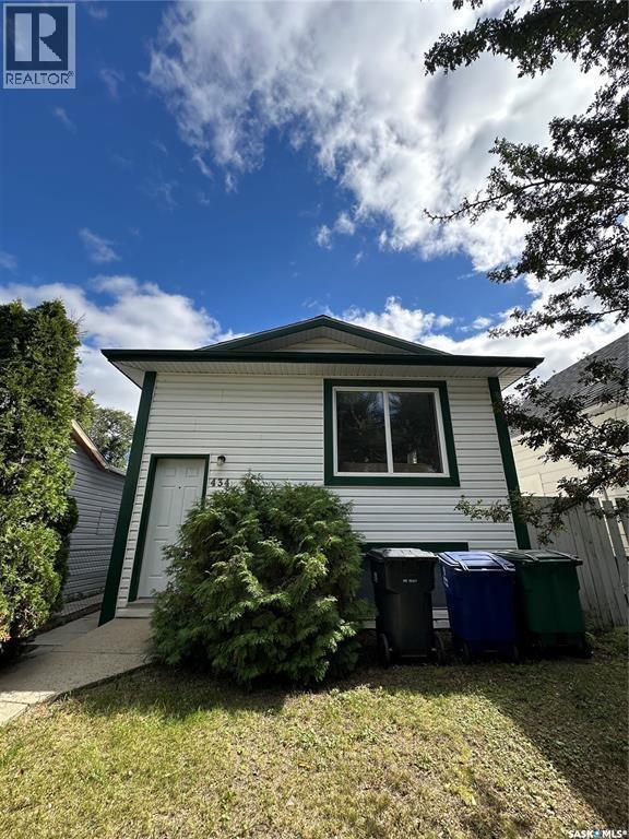 434 R Ave S, Saskatoon, SK S7M 2Z5