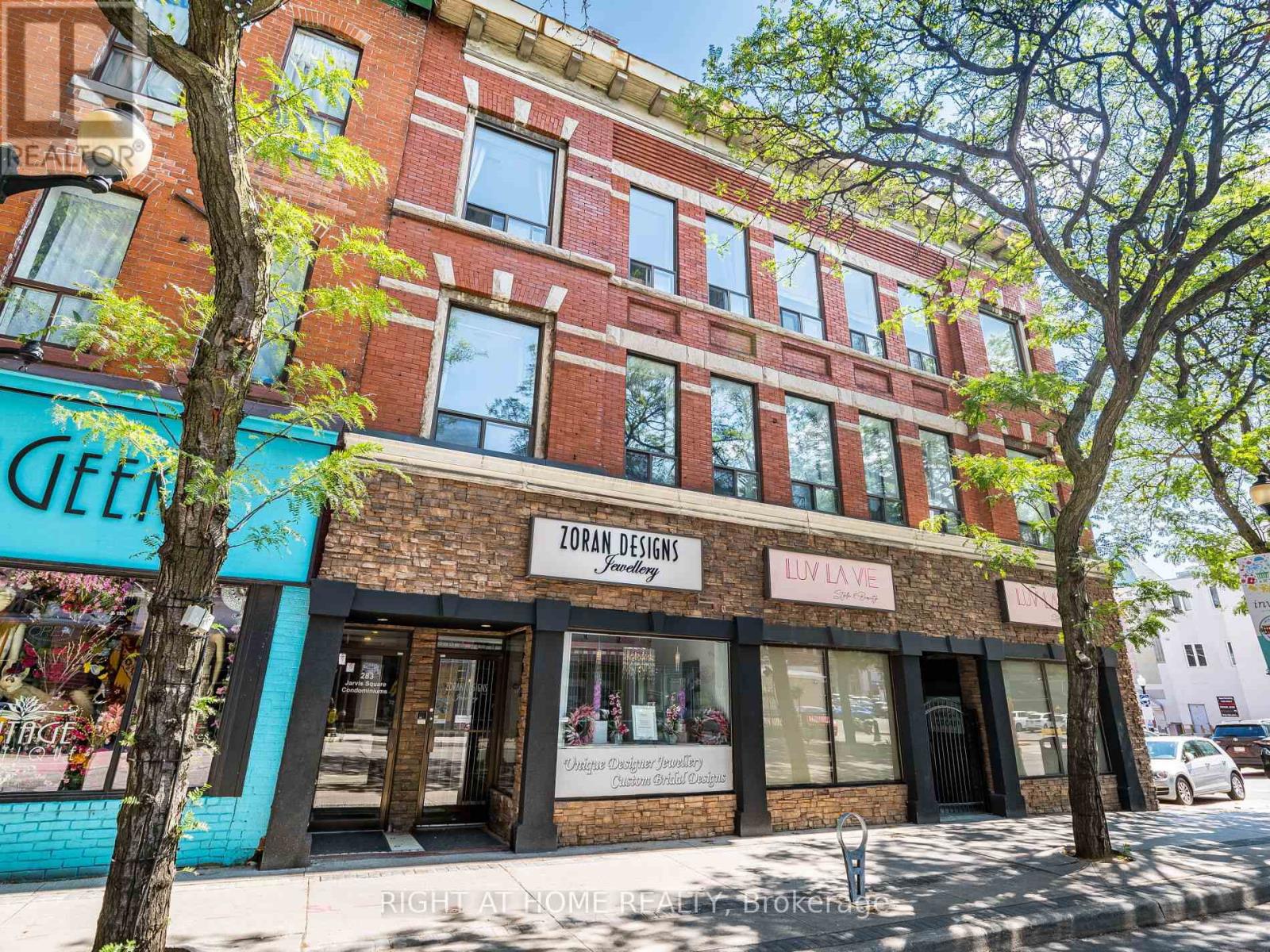 302 283 King St, Hamilton, ON L8N 1B9