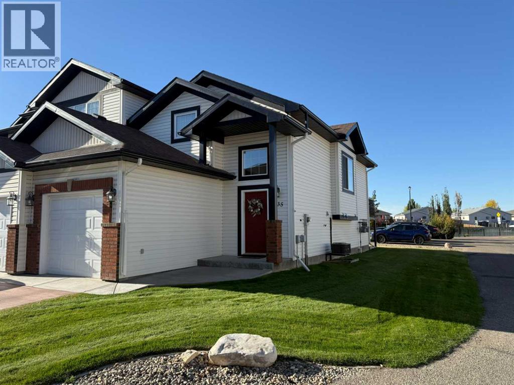 295 Blackfoot Road W Unit 35, Lethbridge, AB T1K 8A6