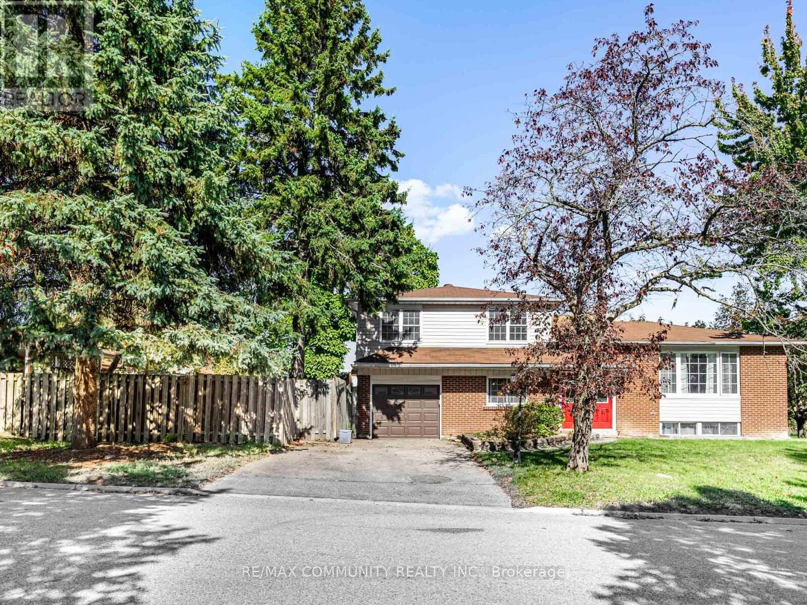 122 Bryant Rd, Ajax, ON L1S 2Y8