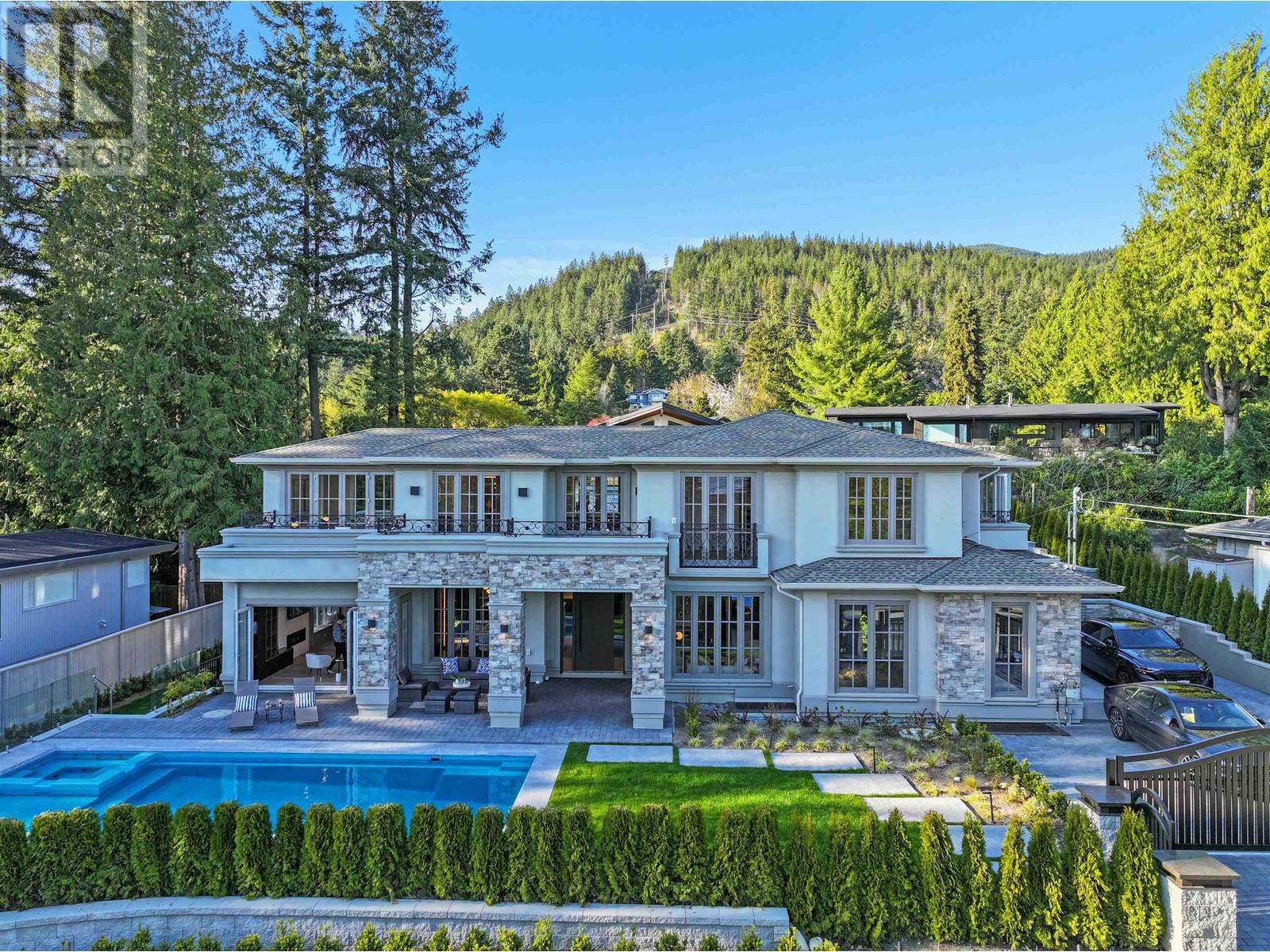 4141 Burkehill Rd, West Vancouver, BC V7V 3M6