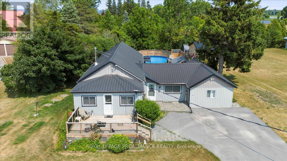 644 Smokes Point Rd, Prince Edward County Ameliasburgh, ON K0K 1L0