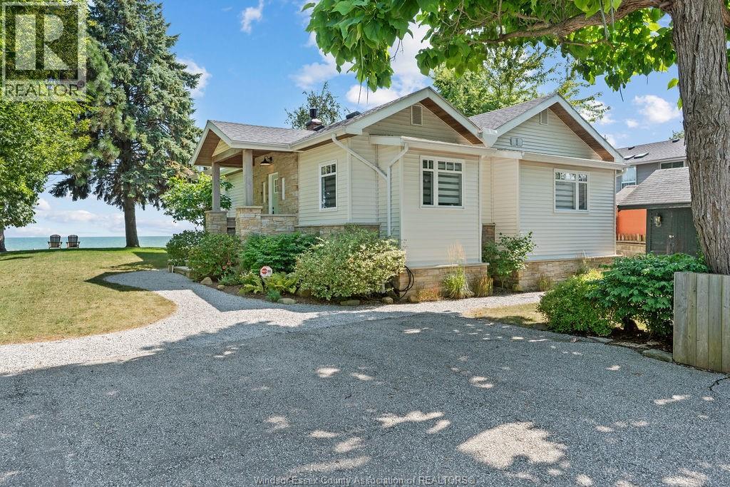 1295 Heritage Rd, Kingsville, ON N9Y 2E6