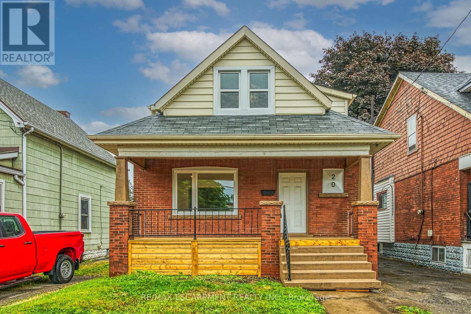 20 Crosthwaite Ave N, Hamilton, ON L8H 4T9