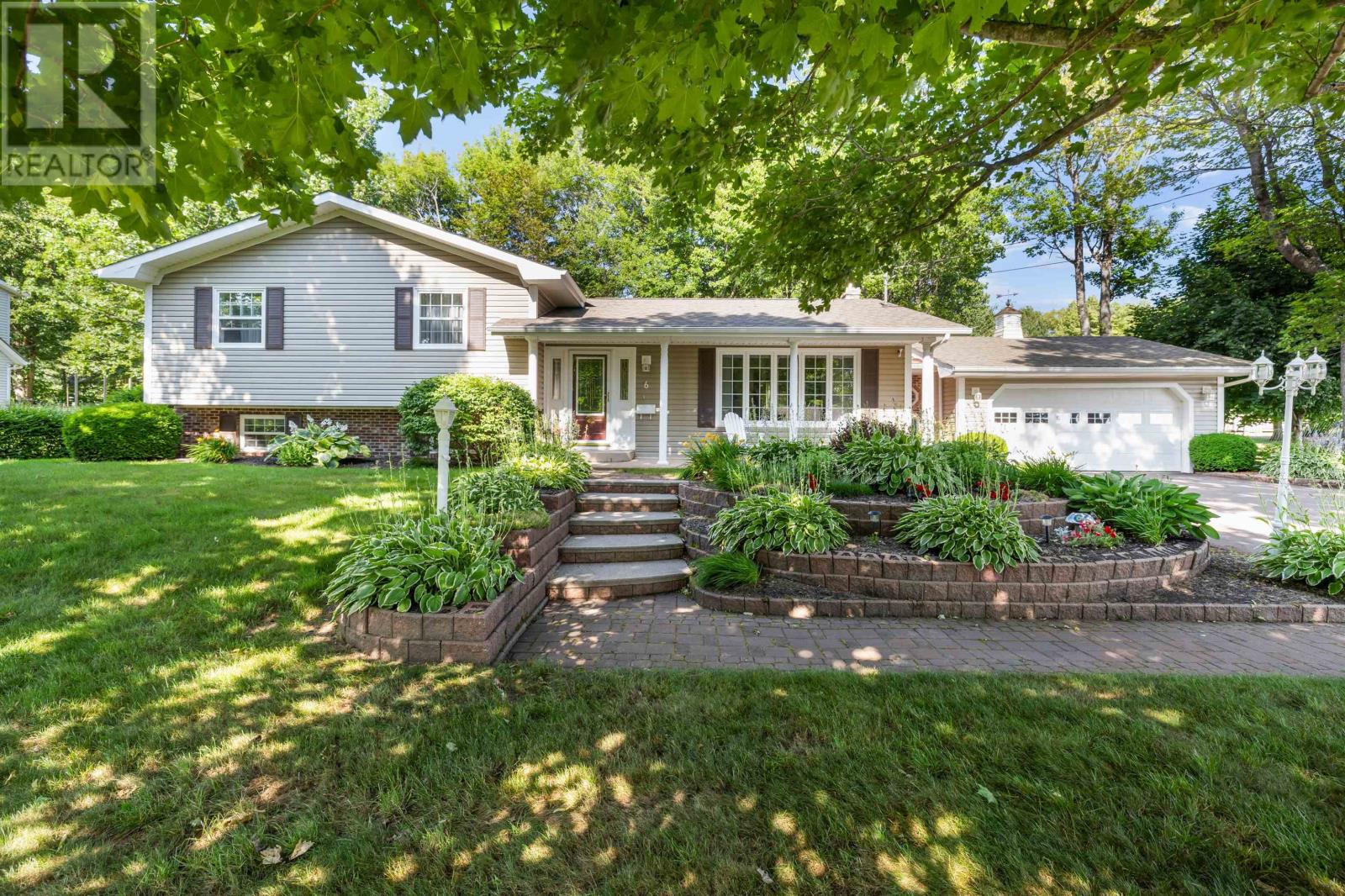 6 Maple Grove Ave, Charlottetown, PE C1E 1L5