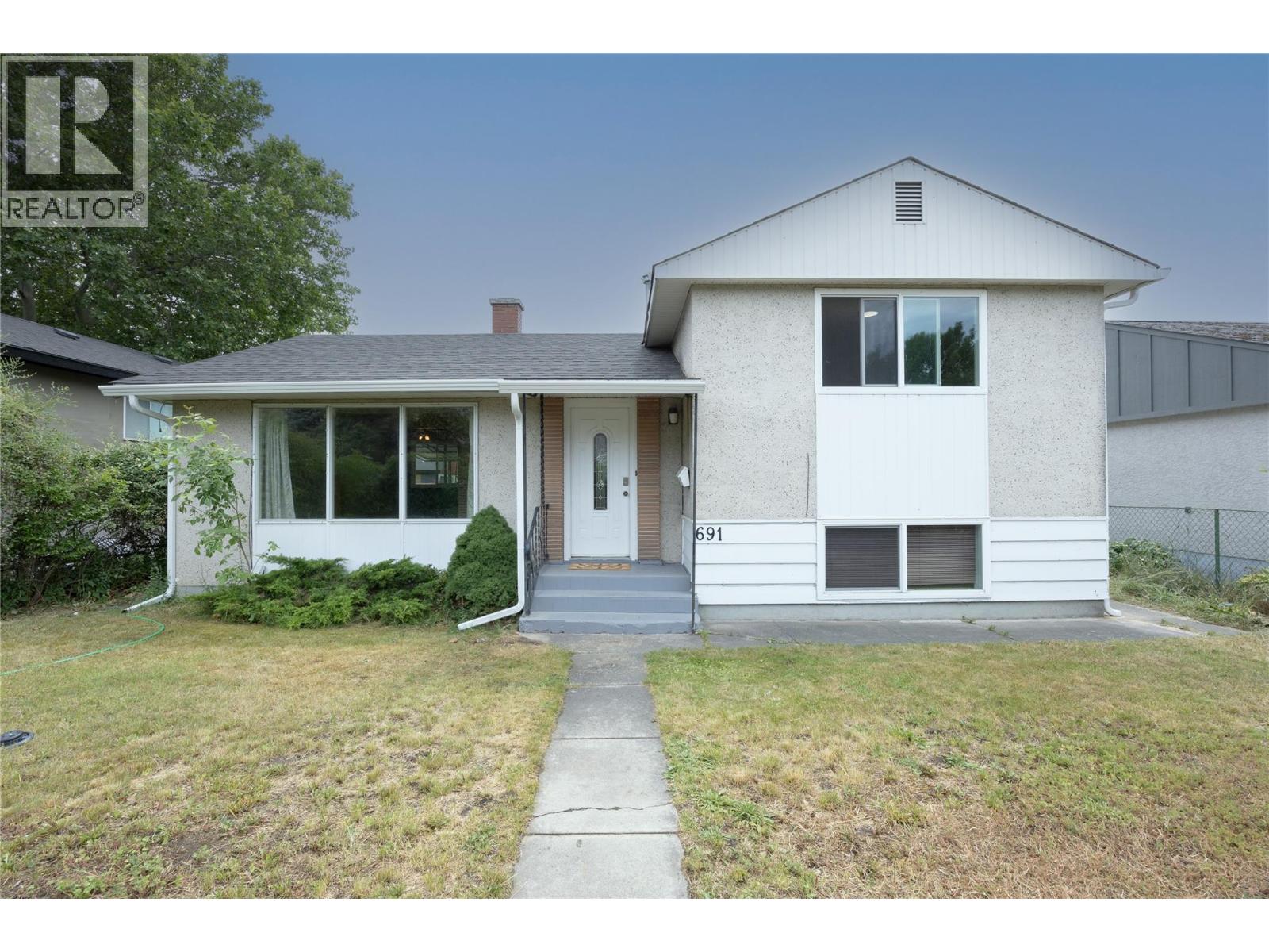 691 Bay Ave, Kelowna, BC V1Y 7J8