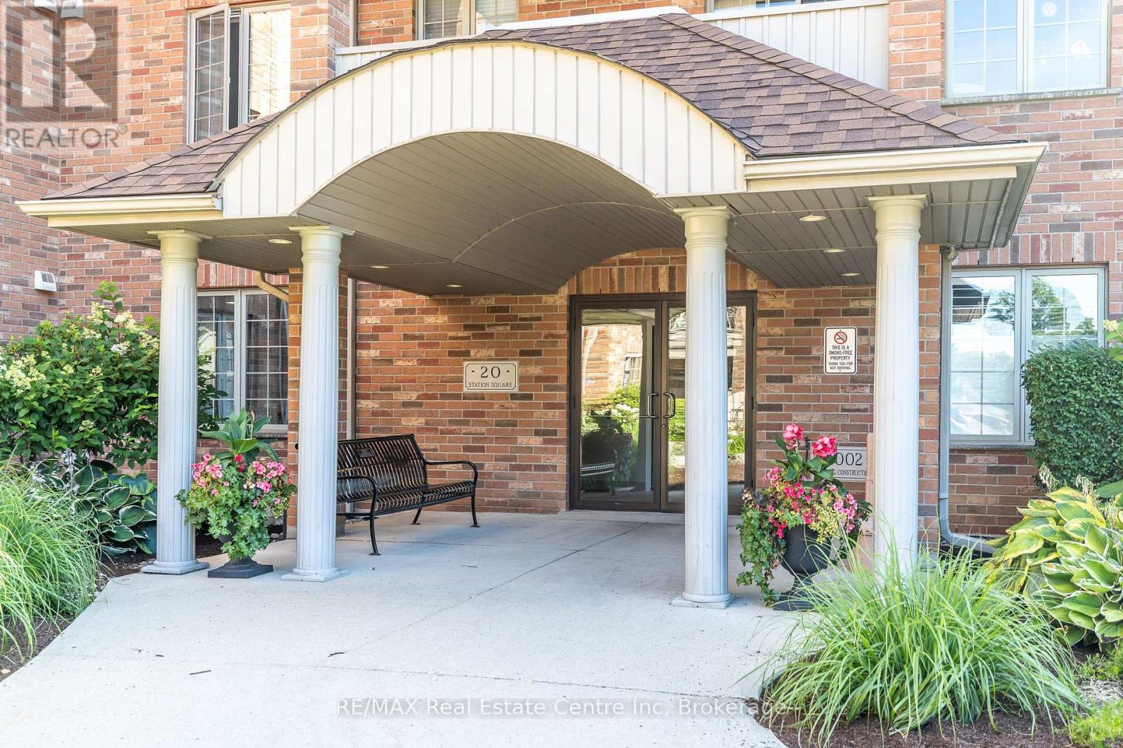 303 20 Station Sq, Centre Wellington, ON N0B 1S0