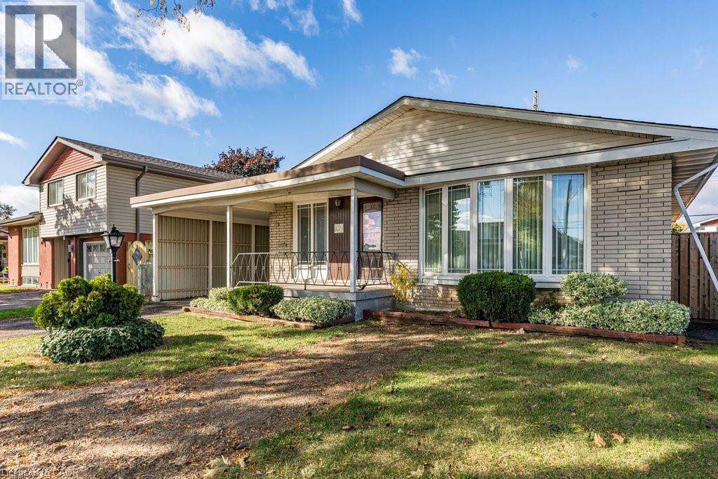 112 Nash Rd S, Hamilton, ON L8K 4J7